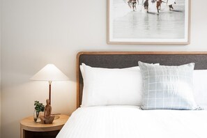 4 bedrooms, iron/ironing board, Internet, bed sheets