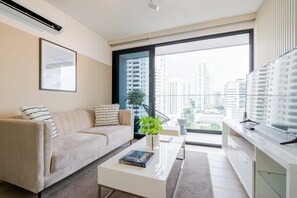 Een televisie en een kantoor