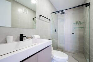 Shower, hair dryer, towels