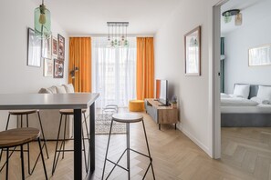 Comfort Apartment | Living area | Flat-screen TV - RentPlanet - Przedmieście Oławskie (Wroclaw)