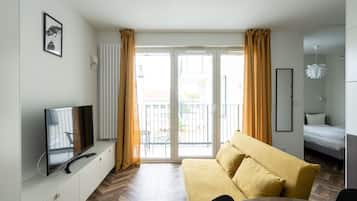 Apartamento clásico | Zona de estar | Una televisión de pantalla plana