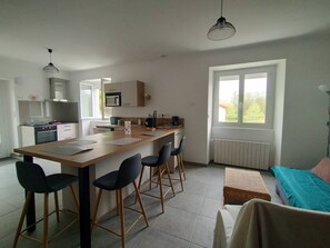 Microwave, oven, stovetop, coffee/tea maker