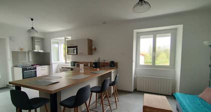 Charming 2-Bedroom Apartment in Larressore with Terrace, Fully Equipped Kitchen, and WiFi