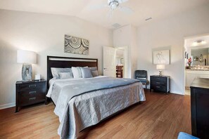 3 Schlafzimmer, Schreibtisch, Bügeleisen/Bügelbrett, WLAN