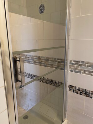 Bruser, hårtørrer, Sæbe, Shampoo