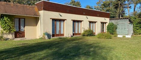 المنشأة من الخارج