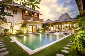 Outdoor pool, pool loungers