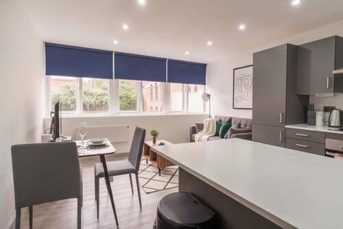 Bright & Spacious Central Preston 1BED Apartment
