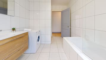 Bathtub, hair dryer, towels