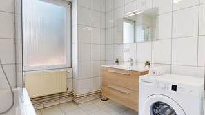 Vasca, asciugacapelli, asciugamani