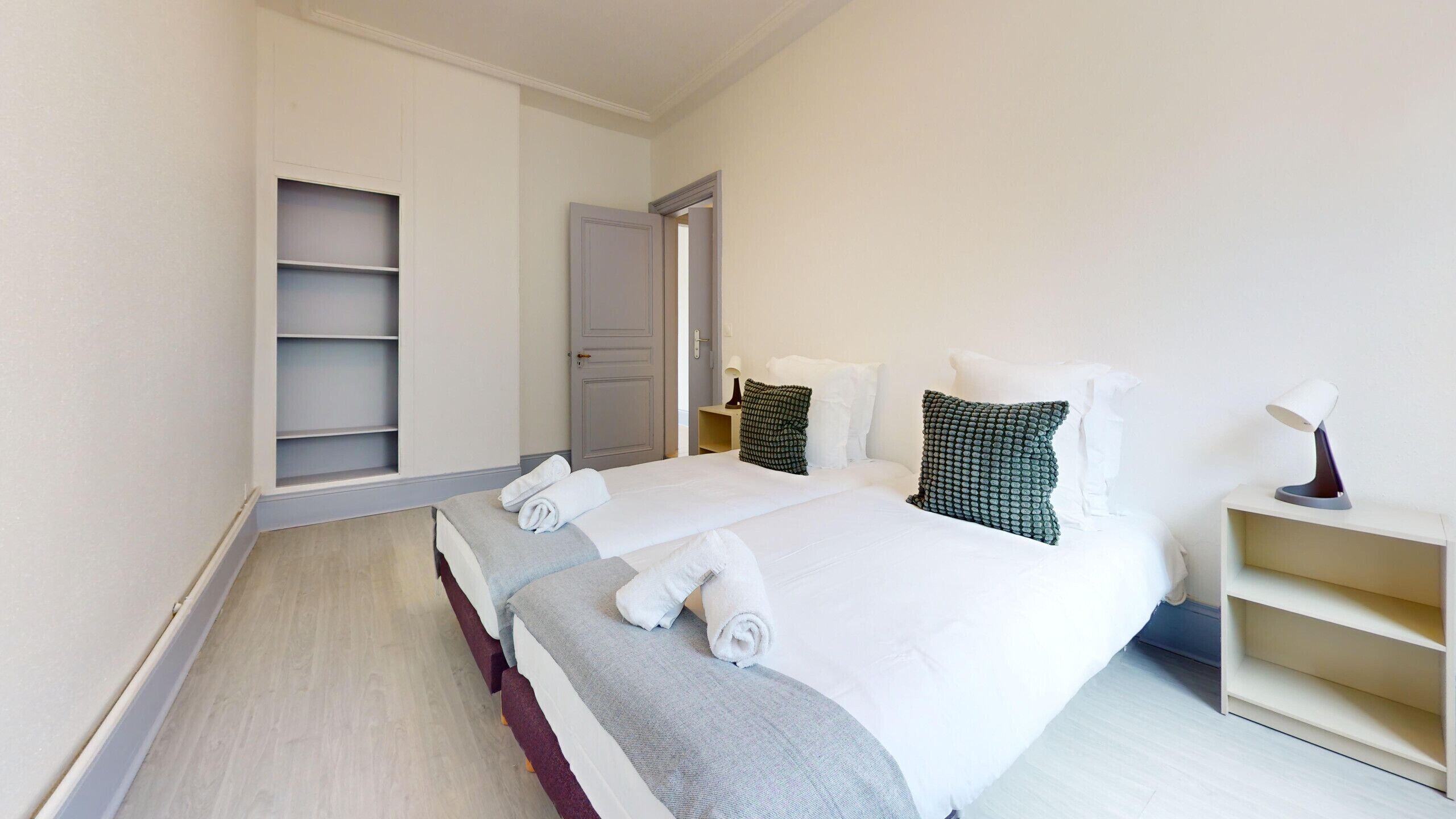 3 chambres, fer et planche à repasser, Wi-Fi gratuit, draps fournis