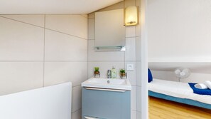 Bathtub, hair dryer, towels