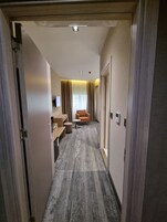 Basic-Zimmer | Schreibtisch, schallisolierte Zimmer, kostenloses WLAN, Bettwäsche