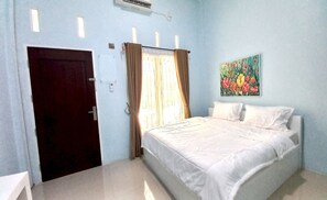 Deluxe Double Room | Desk, laptop workspace, bed sheets - Hotel O Jasmine House Syariah Near Masjid Nurul Ikhwan (Pekanbaru)