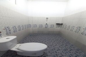 Bathroom - Hotel O Jasmine House Syariah Near Masjid Nurul Ikhwan (Pekanbaru)