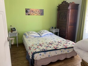 3 bedrooms, iron/ironing board, WiFi