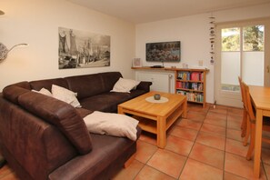 TV, DVD player, books, stereo