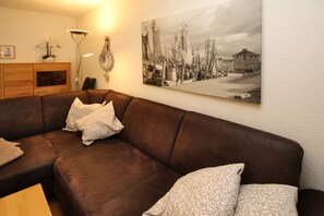 TV, DVD player, books, stereo