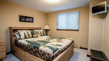 7 bedrooms, iron/ironing board, free WiFi, bed sheets