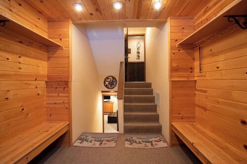 Spacious Trailside Vacation Home with an Outdoor Hot Tub and Indoor Whirlpool