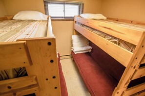 7 quartos, ferros/tábuas de passar roupa, Wi-Fi de cortesia