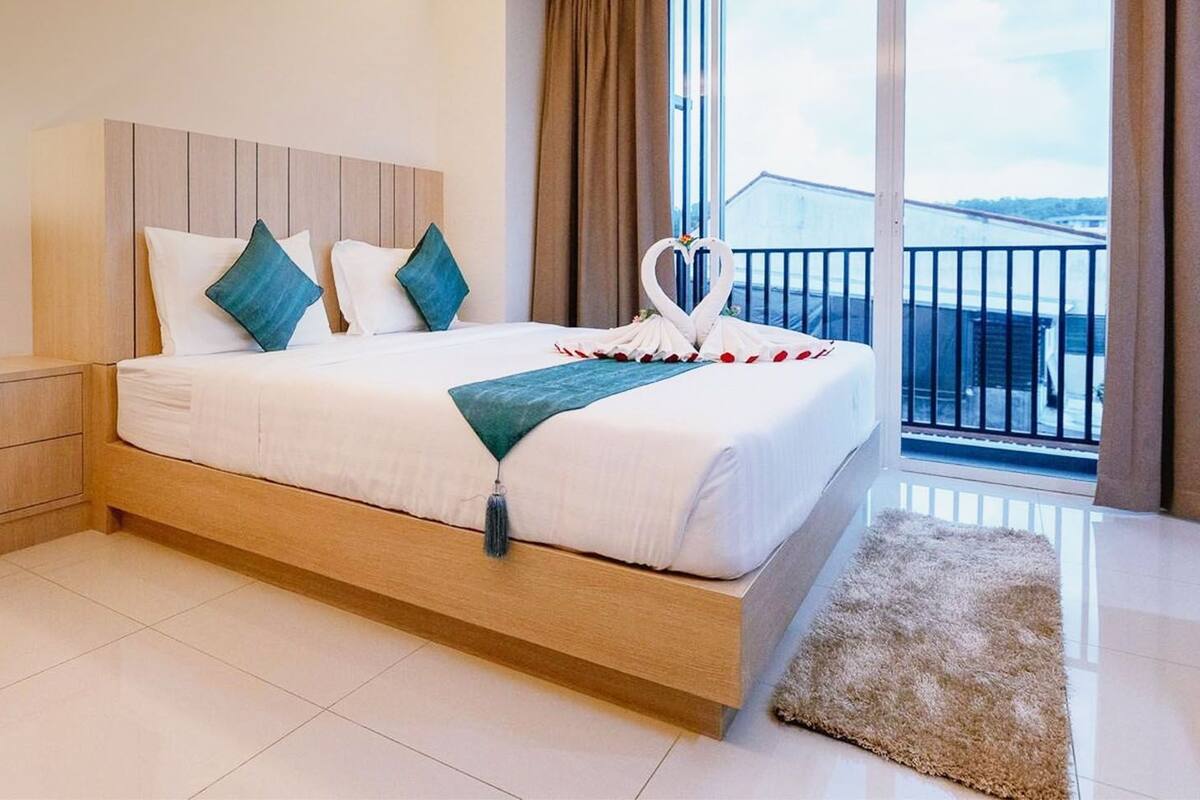 Studio, 1 King Bed | Premium bedding, down duvets, pillow-top beds, minibar