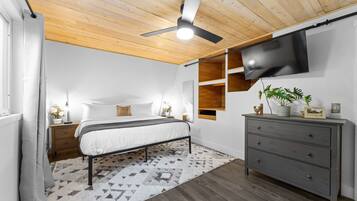 4 habitaciones, tabla de planchar con plancha y cuna de viaje