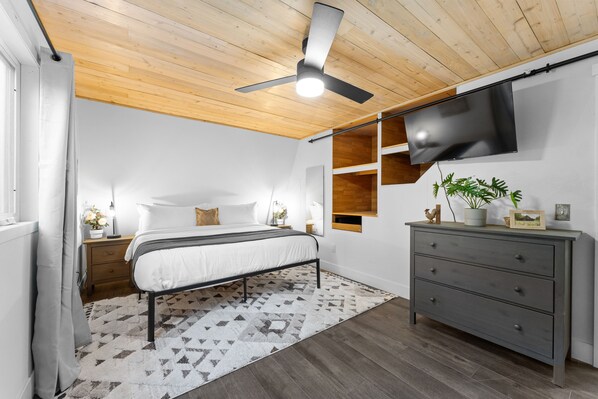 4 室のベッドルーム、アイロン / アイロン台、旅行用ベビーベッド、WiFi (無料)