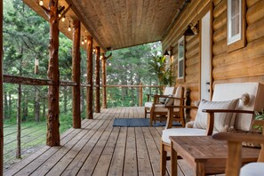 Terrace/patio - Cedar Park Mansion Hideout | Breathtaking Views - Cozy Nightlife - Giant Deck (Branson)