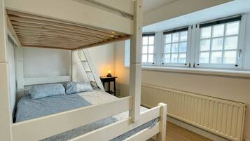 2 slaapkamers, een bureau, wifi