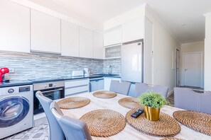 Fridge, oven, dishwasher, coffee/tea maker