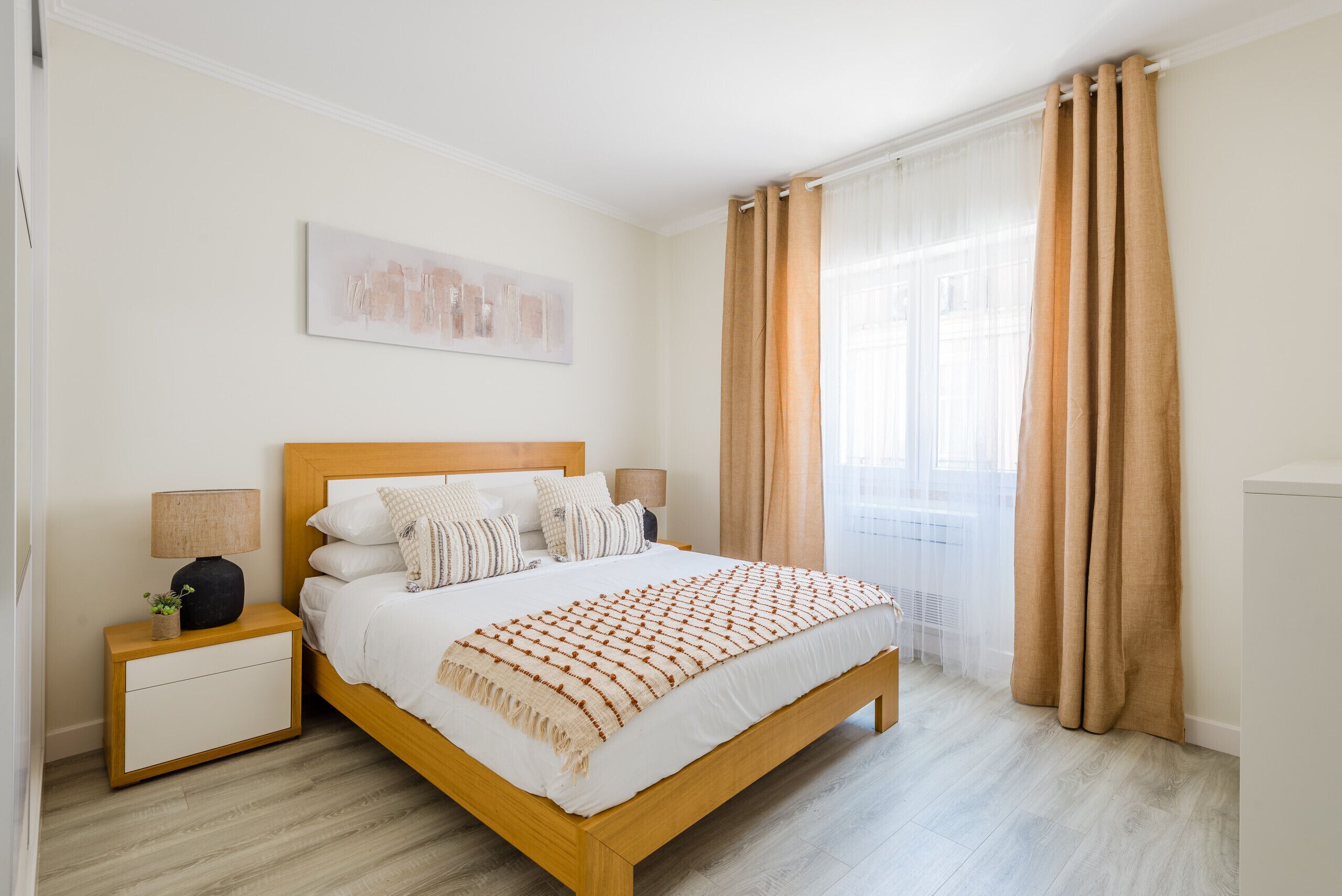 3 bedrooms, iron/ironing board, free WiFi, bed sheets