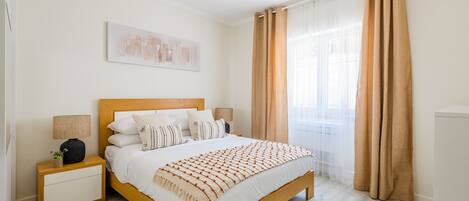 3 dormitoris, planxa i posts de planxar, wifi gratuïta i roba de llit