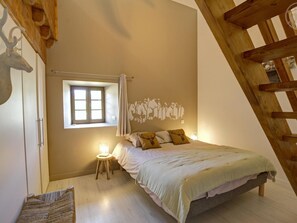 6 bedrooms, free WiFi - Domaine de Prandière: Individual house with exceptional comfort (Cezay)