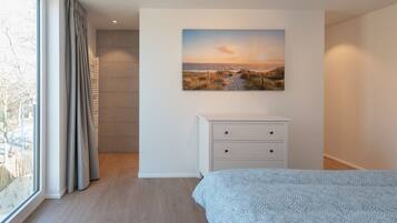 5 bedrooms, desk, WiFi