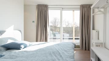 5 bedrooms, desk, WiFi
