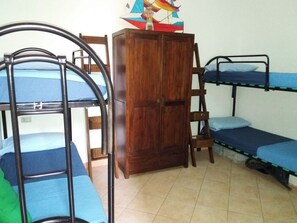 2 habitaciones, tabla de planchar con plancha, cuna de viaje y wifi
