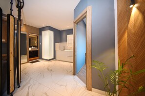 Loftsleilighet | Sengetøy av topp kvalitet, memory foam-senger, minibar og skrivebord