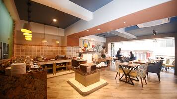 Free daily buffet breakfast