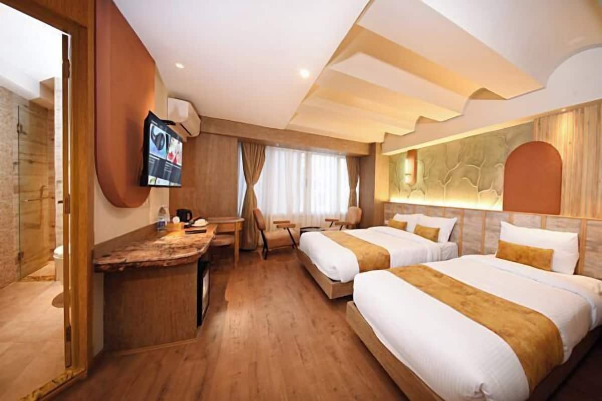 1 kamar tidur, seprai premium, busa memori, dan minibar