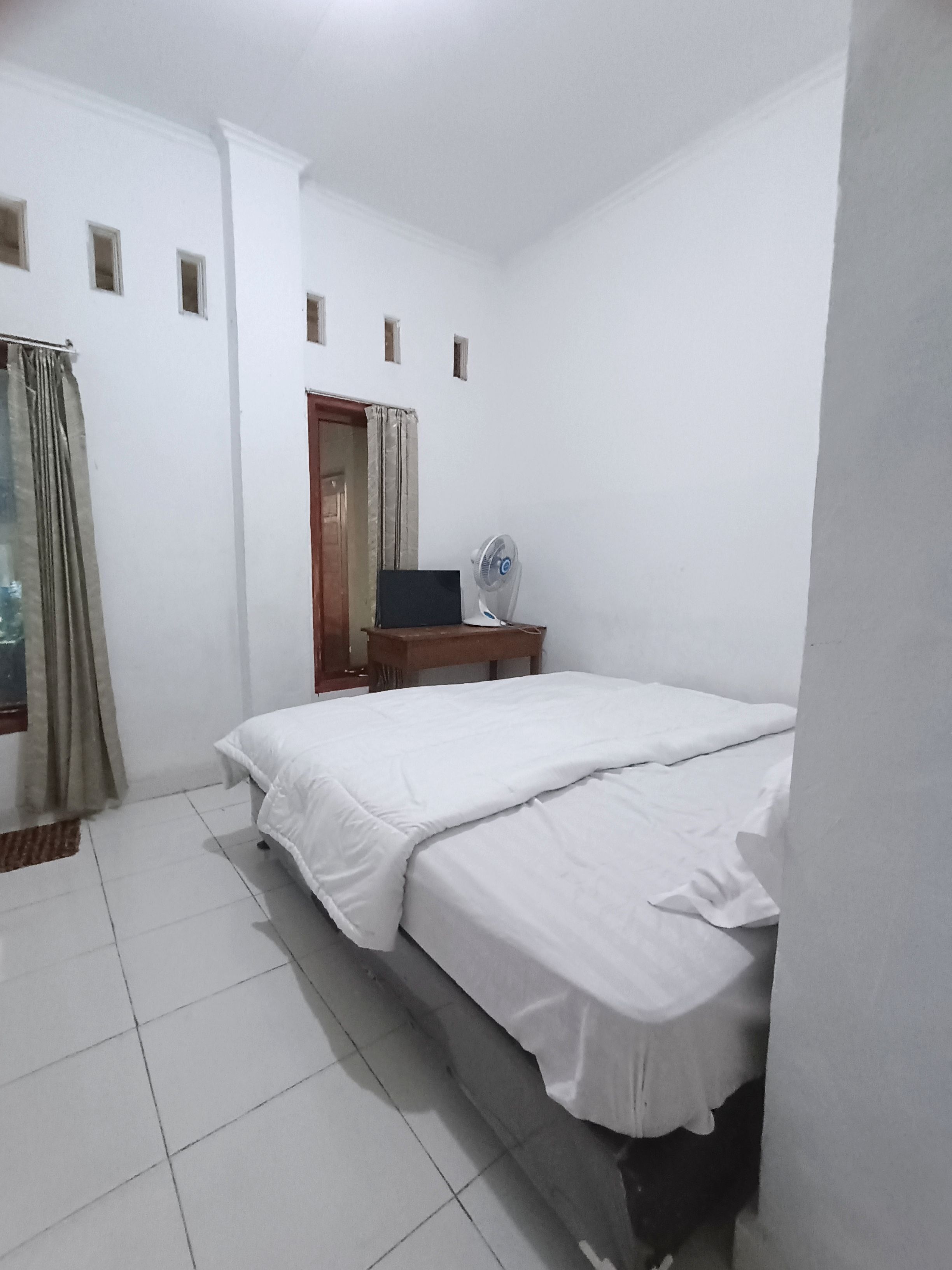 Economy Double Room | Desk, laptop workspace, blackout curtains, free WiFi