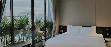 Deluxe Room | Egyptian cotton sheets, premium bedding, minibar, in-room safe