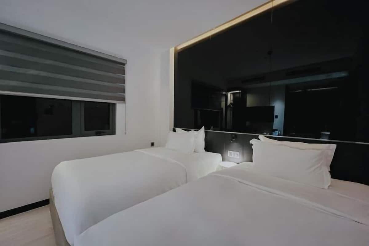 1 bedroom, Egyptian cotton sheets, premium bedding, minibar