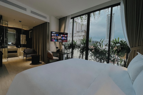 Habitación Deluxe | Sábanas de algodón egipcio, ropa de cama de alta calidad, minibar