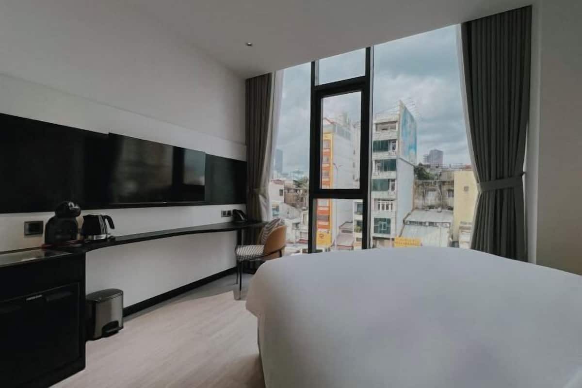 1 bedroom, Egyptian cotton sheets, premium bedding, minibar