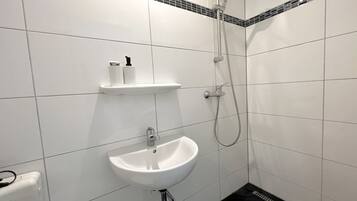 Asciugacapelli, asciugamani, sapone, carta igienica