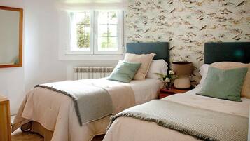 4 slaapkamers, een strijkplank/strijkijzer, wifi