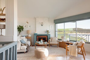 Télévision, cheminée