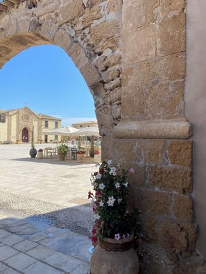 Outdoor dining - Suite Apartment with period furnishings - Mars (Pachino)