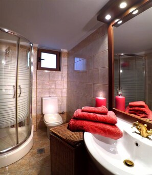 Apartment, 2 Schlafzimmer, Balkon, Stadtblick | Badezimmer